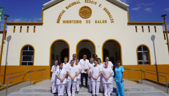 Hospital Sergio E. Bernales da bienvenida a estudiantes de Enfermería de Francia para Prácticas Clínicas