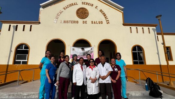 Una delegación de veinte estudiantes de la Universidad de Texas Woman’s, Estados Unidos, visitó el Hospital Sergio E. Bernales para conocer sus instalaciones y establecer intercambios estudiantiles.